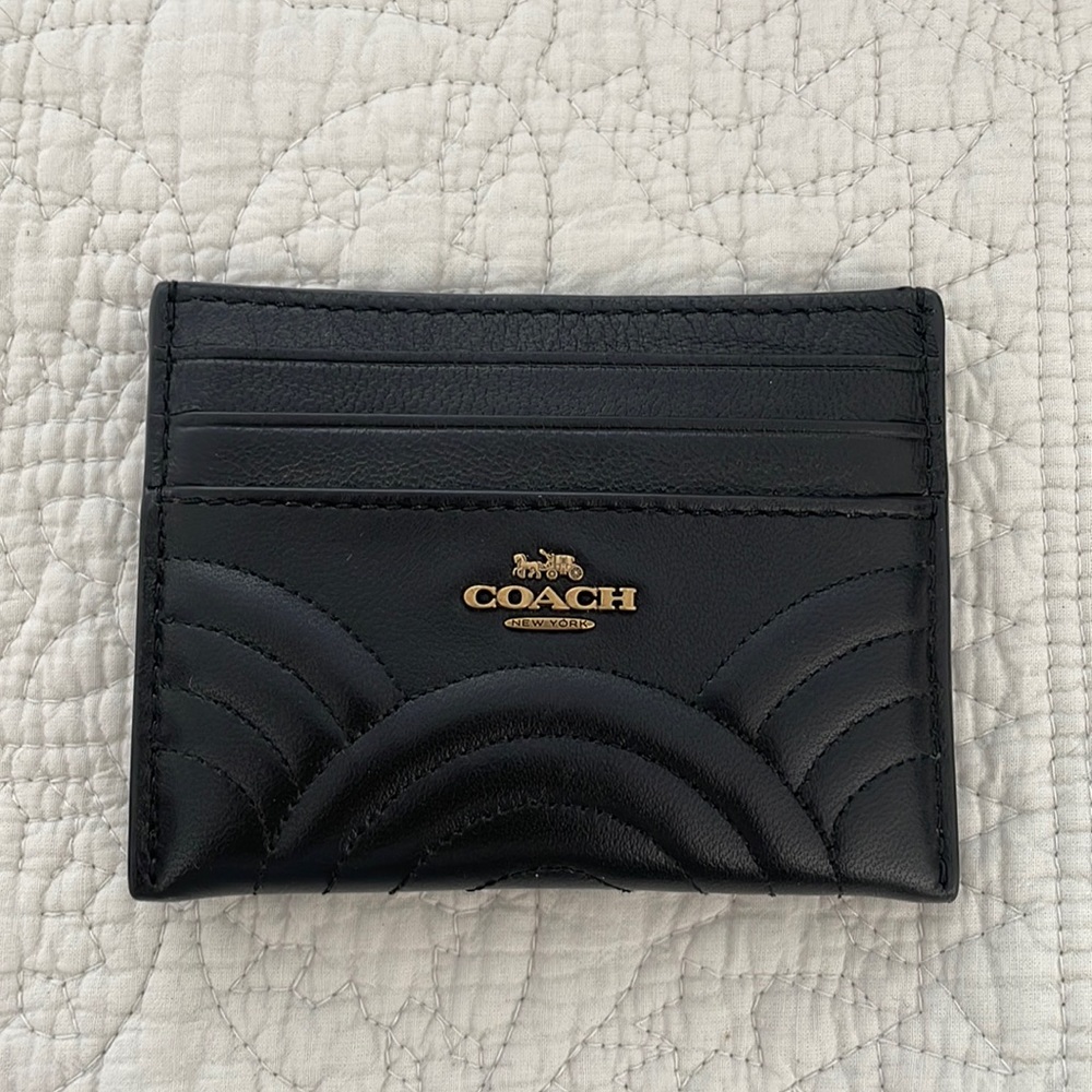 EUC Coach puffy quilted card holder! Black w/ Gold emblem!
